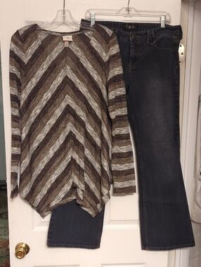 *Outfit* Knox Rose v neck tunic (L) And L.E.I Jeans (11)